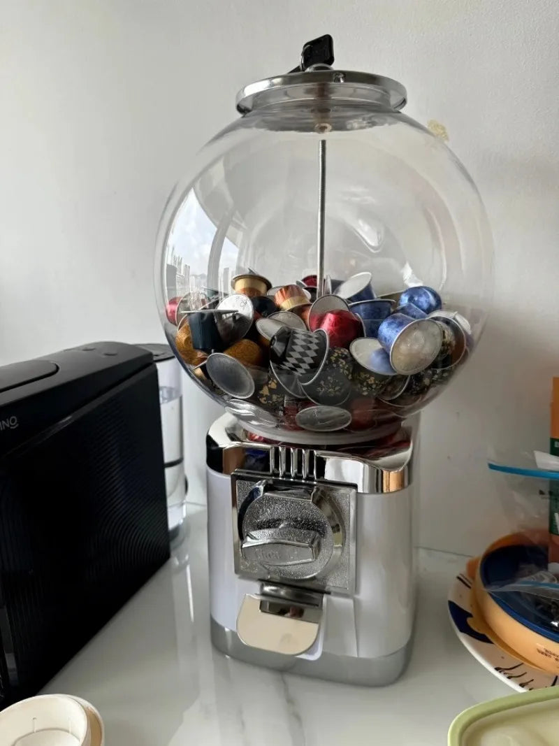 Maquina expendedora para café, tatuajes, juguetes